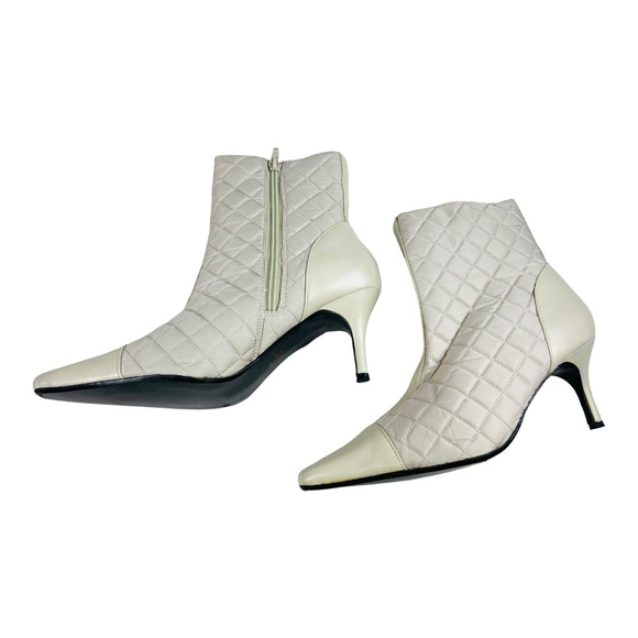 Womens Pointed Toe White Heeled Quilted Zip Ankle Boots Size 8B - Picture 4 of 10